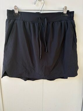 Black Active Skirt, Built in Shorts, Pockets. Size Medium